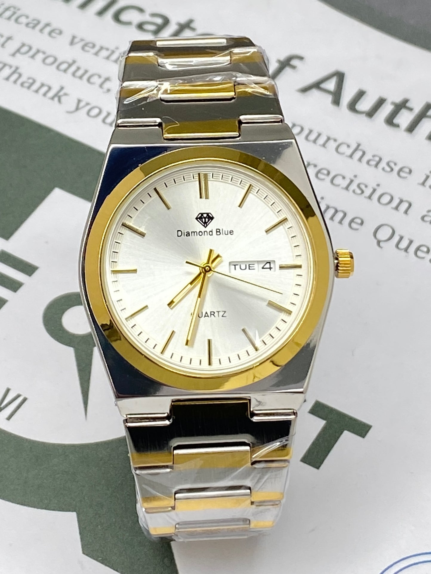 Luxury Men's Slim Dial Analog Quartz Stainless Steel Made Chain Watch With Date & Day Display